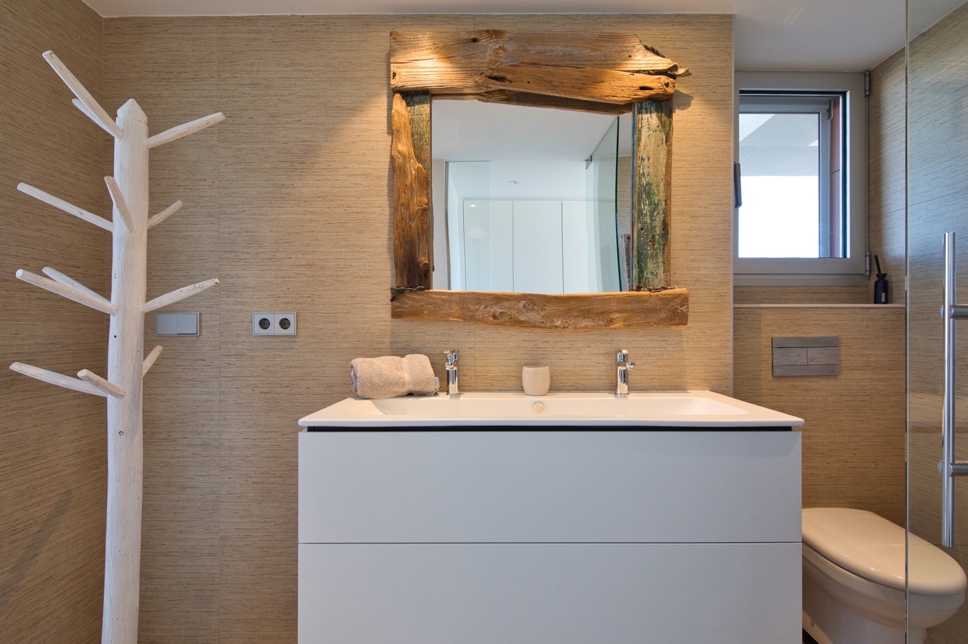 Resa Estates Ibiza te koop penthouse Marina botafoch for sale Ibiza shower sink.jpeg